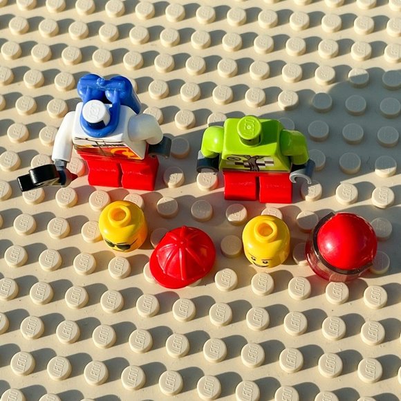 Lot of 2 LEGO Racers Minifigures - Picture 5 of 6